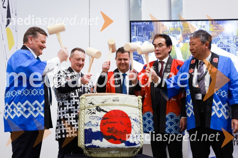 dr. Aleksander Jevšek, minister za razvoj in EU kohezijsko politiko;  Matjaž Vnuk, predsednik uprave, Daihen Varstroj;  Janez Magyar, župan, Občina Lendava;  Hiromichi Matsushima, japonski veleposlanik;  Nishimura Masaru, namestnik predsednika uprave, Daihen VarstrojDaihen Varstroj, slavnostno odprtje nove proizvodne hale