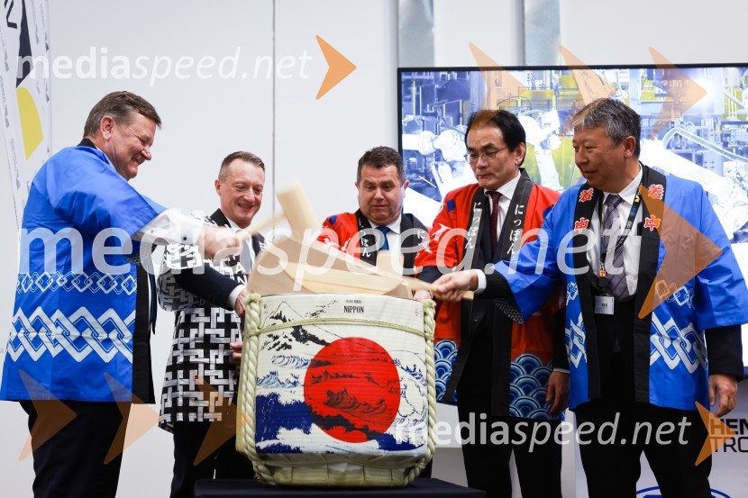 dr. Aleksander Jevšek, minister za razvoj in EU kohezijsko politiko;  Matjaž Vnuk, predsednik uprave, Daihen Varstroj;  Janez Magyar, župan, Občina Lendava;  Hiromichi Matsushima, japonski veleposlanik;  Nishimura Masaru, namestnik predsednika uprave, Daihen VarstrojDaihen Varstroj, slavnostno odprtje nove proizvodne hale