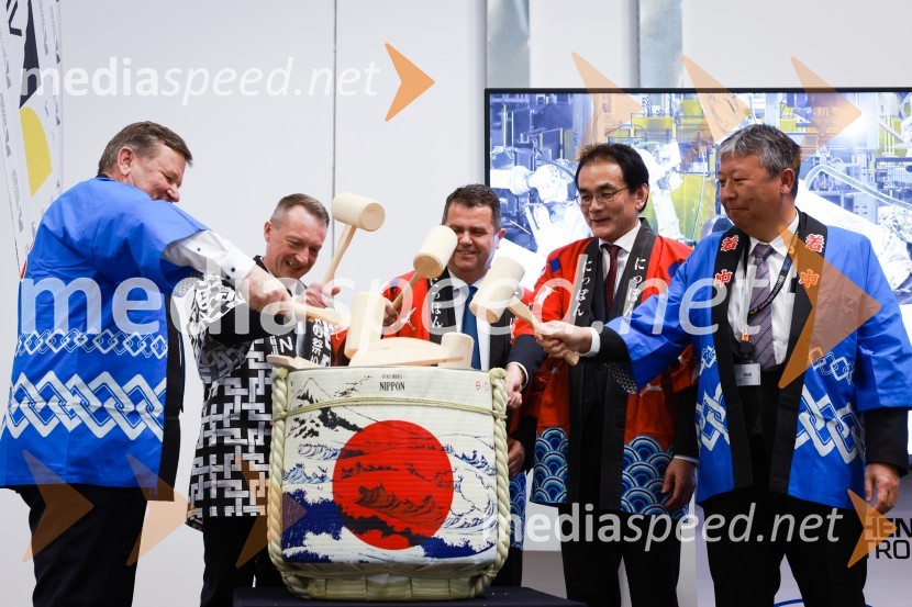 dr. Aleksander Jevšek, minister za razvoj in EU kohezijsko politiko;  Matjaž Vnuk, predsednik uprave, Daihen Varstroj;  Janez Magyar, župan, Občina Lendava;  Hiromichi Matsushima, japonski veleposlanik;  Nishimura Masaru, namestnik predsednika uprave, Daihen VarstrojDaihen Varstroj, slavnostno odprtje nove proizvodne hale