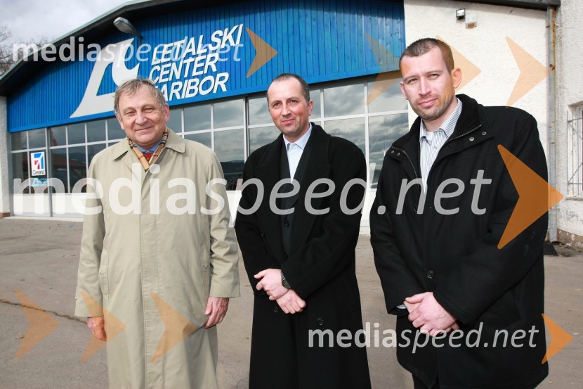 Red. prof. dr. Andrej Umek, Fakulteta za gradbeništvo, dr. Tomaž Pliberšek, Fakulteta za gradbeništvo in Jernej Vaupotič, sekretar Aerokluba MariborMilan Pogačnik, minister za kmetijstvo, gozdarstvo in prehrano obiskal Letalski center Maribor