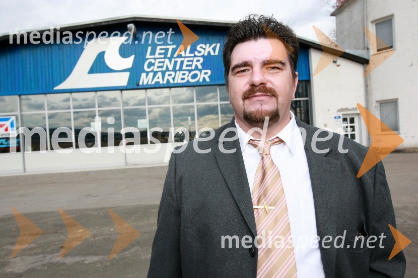 Darko Kralj, vodja obrambe proti toči, Letalski center MariborMilan Pogačnik, minister za kmetijstvo, gozdarstvo in prehrano obiskal Letalski center Maribor