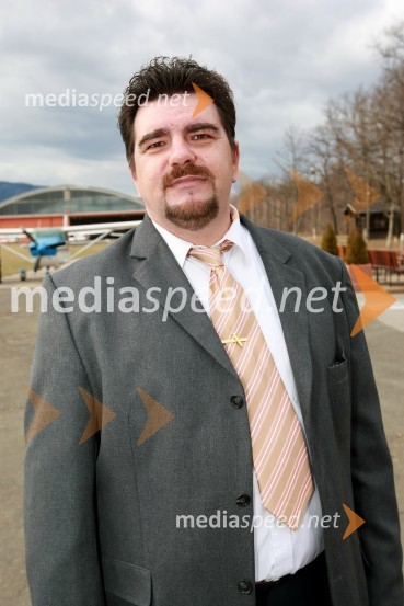 Darko Kralj, vodja obrambe proti toči, Letalski center MariborMilan Pogačnik, minister za kmetijstvo, gozdarstvo in prehrano obiskal Letalski center Maribor