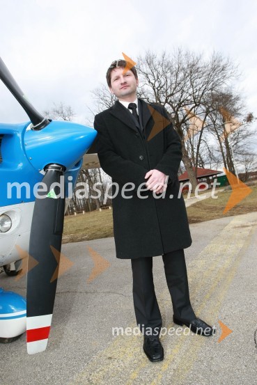 Andrej Gregorič, predsednik Letalskega centra MariborMilan Pogačnik, minister za kmetijstvo, gozdarstvo in prehrano obiskal Letalski center Maribor