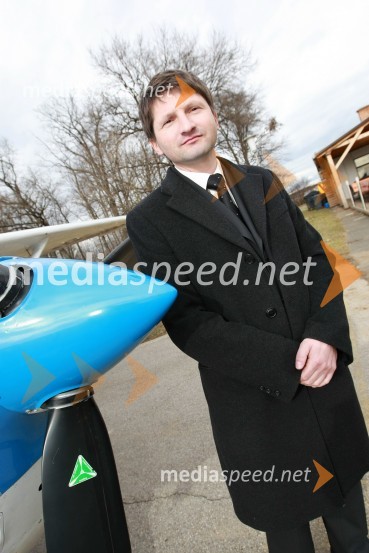 Andrej Gregorič, predsednik Letalskega centra MariborMilan Pogačnik, minister za kmetijstvo, gozdarstvo in prehrano obiskal Letalski center Maribor