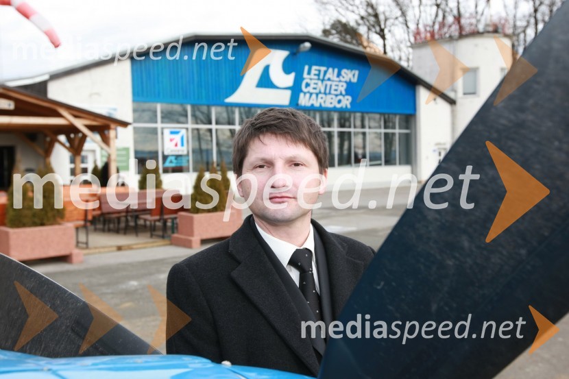 Andrej Gregorič, predsednik Letalskega centra MariborMilan Pogačnik, minister za kmetijstvo, gozdarstvo in prehrano obiskal Letalski center Maribor