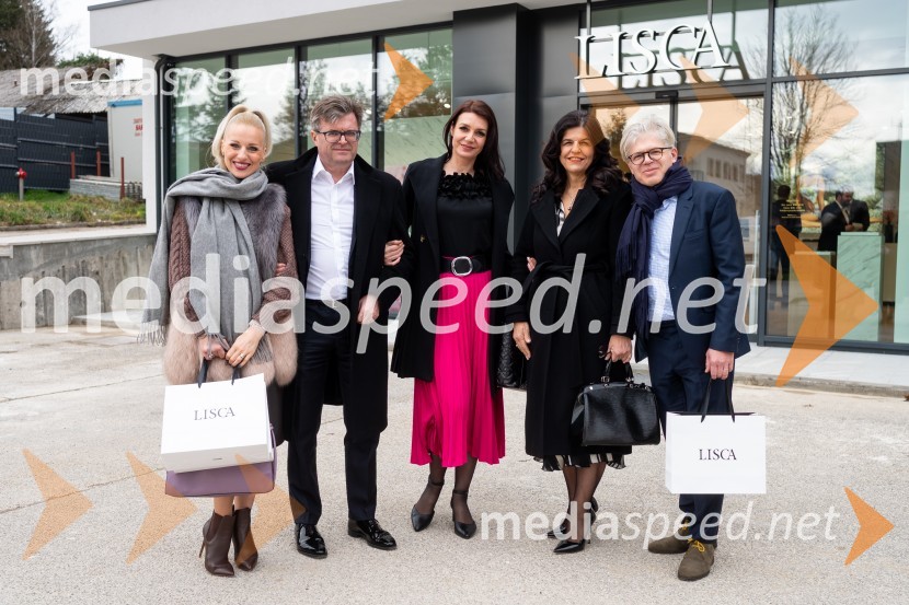  Nika Ambrožič Urbas, modna kreatorka in ustanoviteljica modne znamke Marija Moderna;  Dari Južna,  lastnik podjetja Lisca;  Tamara Busar, vodja projektov v marketingu, Lisca;  Vesna Južna, lastnica podjetja Lisca;  Matjaž AmbrožičOtvoritev nove Liscine prodajalne