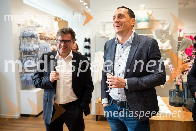  Dari Južna,  lastnik podjetja Lisca;  Marko Ninčević, generalni direktor podjetja LiscaOtvoritev nove Liscine prodajalne