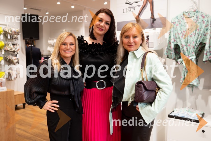  Nuša Derenda, pevka;  Tamara Busar, vodja projektov v marketingu, Lisca;  Vladimira Tomšič, direktorica, Zdravstveni dom SevnicaOtvoritev nove Liscine prodajalne