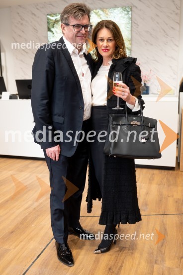  Dari Južna,  lastnik podjetja Lisca;  Taja Kuhar, podjetnicaOtvoritev nove Liscine prodajalne