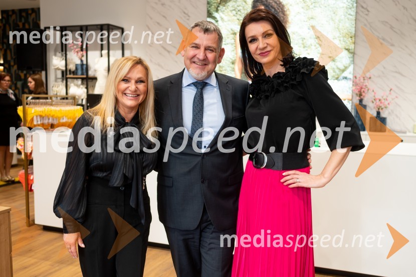  Nuša Derenda, pevka;  Srečko Ocvirk, župan občine Sevnica;  Tamara Busar, vodja projektov v marketingu, LiscaOtvoritev nove Liscine prodajalne