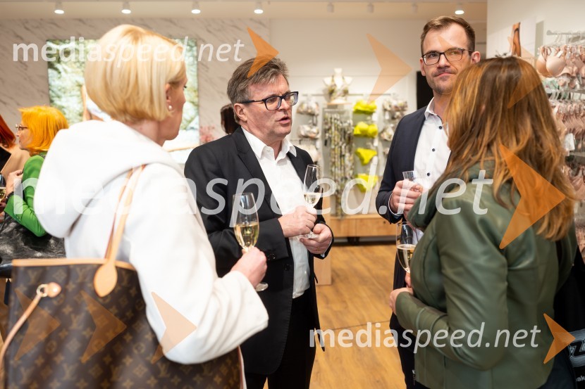  Dari Južna,  lastnik podjetja Lisca;  Luka Južna, direktor podjetja LiscaOtvoritev nove Liscine prodajalne