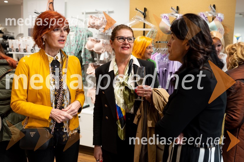  Darinka Pavlič Kamien, strokovnjakinja za komuniciranje;  Polona  Praprotnik;  Vesna Južna, lastnica podjetja LiscaOtvoritev nove Liscine prodajalne