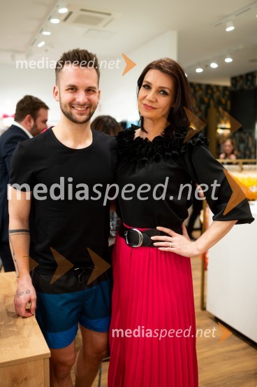  Blaž Brudar, maneken;  Tamara Busar, vodja projektov v marketingu, LiscaOtvoritev nove Liscine prodajalne