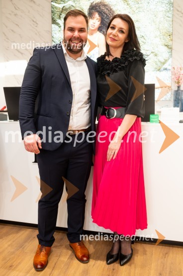  Anže Marčun, vodja marketinga, Lisca;  Tamara Busar, vodja projektov v marketingu, LiscaOtvoritev nove Liscine prodajalne