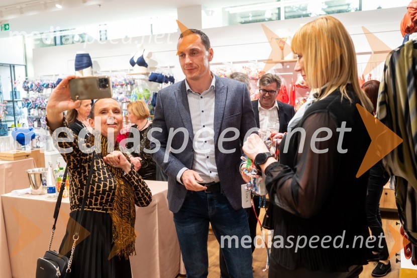  Janja Pušl, ustanoviteljica in solastnica Bolero;  Marko Ninčević, generalni direktor podjetja Lisca;  Ines Udrih, LiscaOtvoritev nove Liscine prodajalne