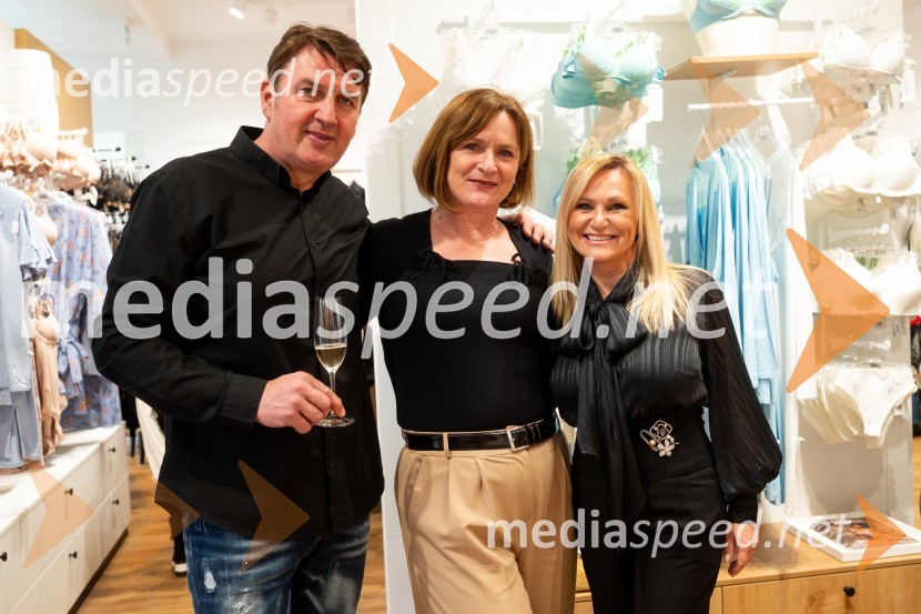  Frenk Derenda, glasbenik;  Slavica Rilak, vodja prodaje na novih trgih, Lisca;  Nuša Derenda, pevkaOtvoritev nove Liscine prodajalne