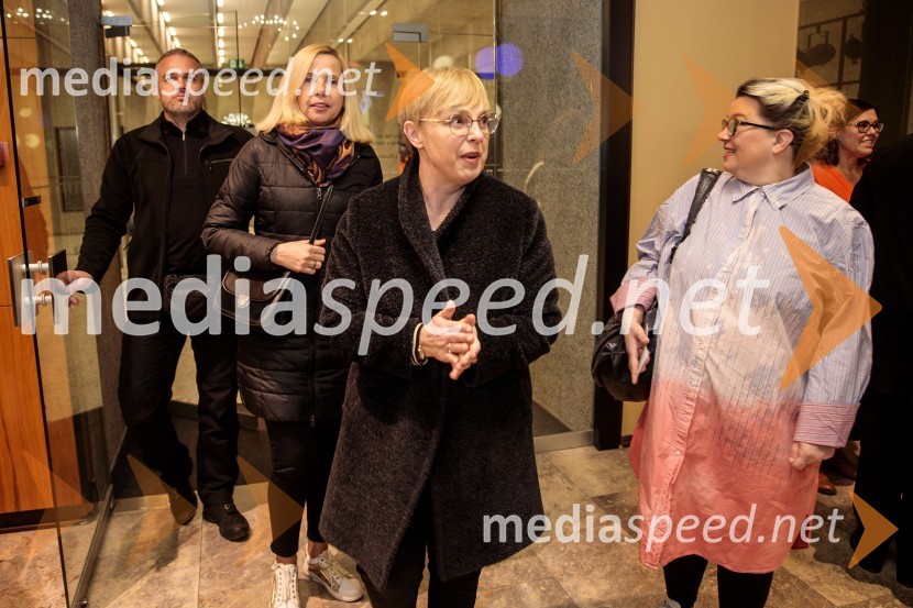  ... ; mag. Tatjana  Bobnar, ministrica za notranje zadeve; dr. Nataša Pirc Musar, predsednica Republike Slovenije;  ... Lunapark, premiera drame