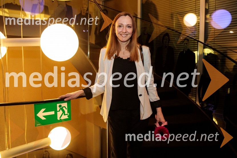  Jelena KajgoLunapark, premiera drame