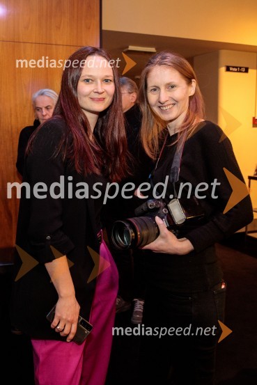  Katarina Koprivnikar, marketing MGL;  Katja Kodba, fotografinjaLunapark, premiera drame