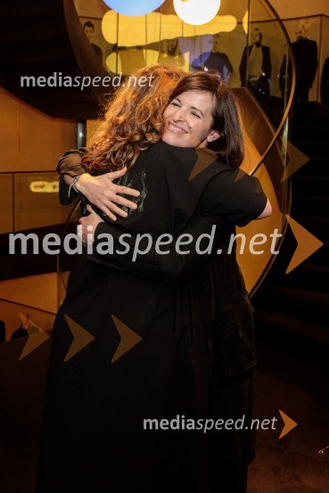  Tijana Zinajić, režiserka, igralka;  Ana Horvat Dolinar, igralkaLunapark, premiera drame