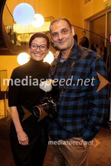  Simona  Belle, služba za stike z javnostmi MGL;  ... Lunapark, premiera drame