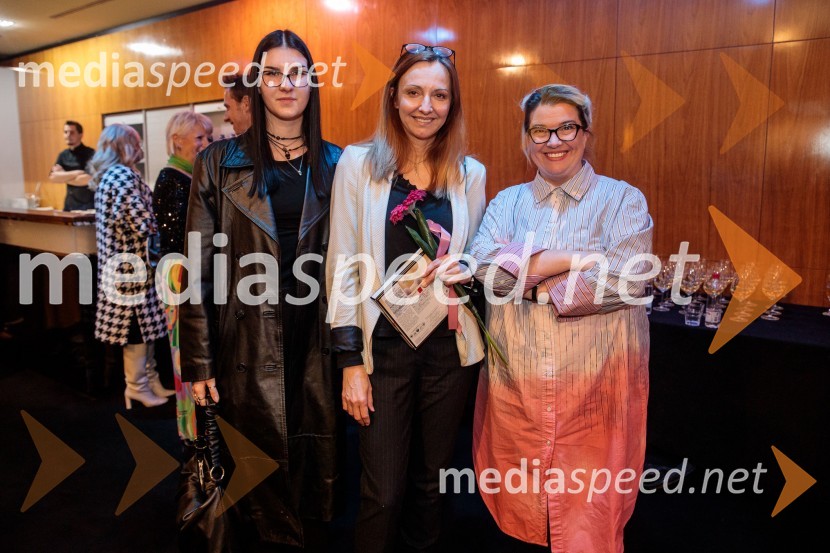  ... ;  Jelena Kajgo;  ... Lunapark, premiera drame