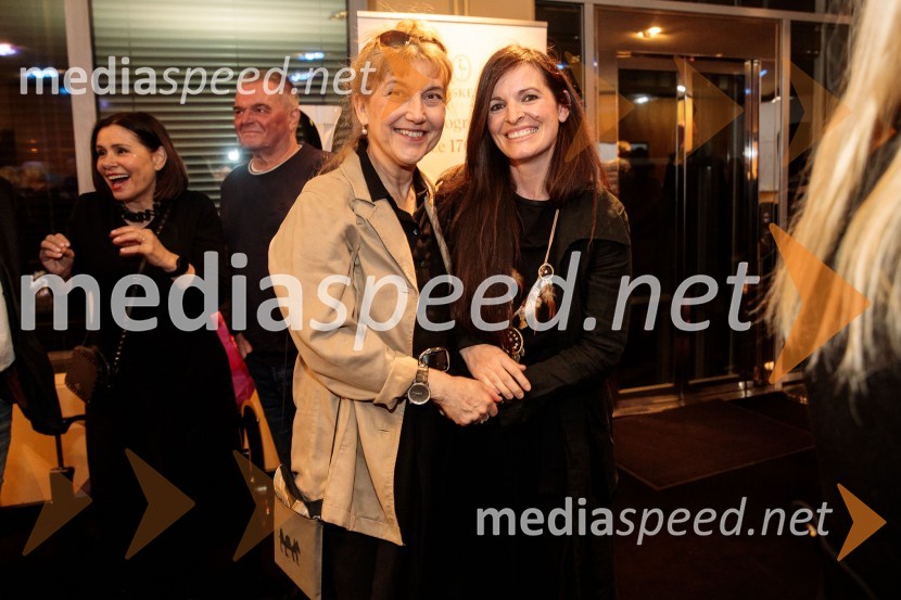  Barbara Hieng Samobor, direktorica in umetniška vodja MGL;  Ana Horvat Dolinar, igralkaLunapark, premiera drame