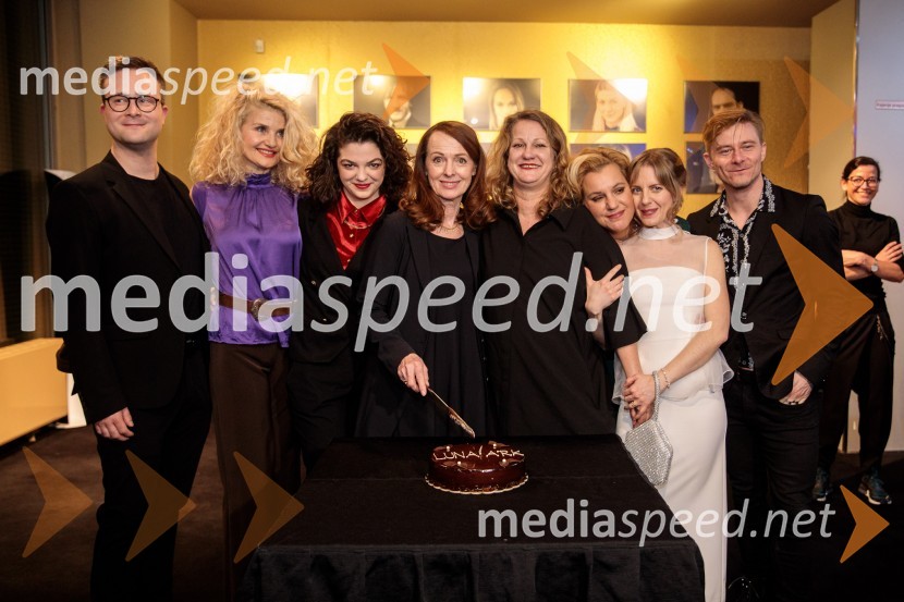  Gregor Podričnik, igralec;  Tanja Dimitrievska, igralka;  Diana  Kolenc, igralka;  Bernarda Oman, igralka;  Tijana Zinajić, režiserka, igralka;  Karin Komljanec, igralka;  Lena Hribar  Škrlec, igralka;  Jure Rajšp, igralecLunapark, premiera drame