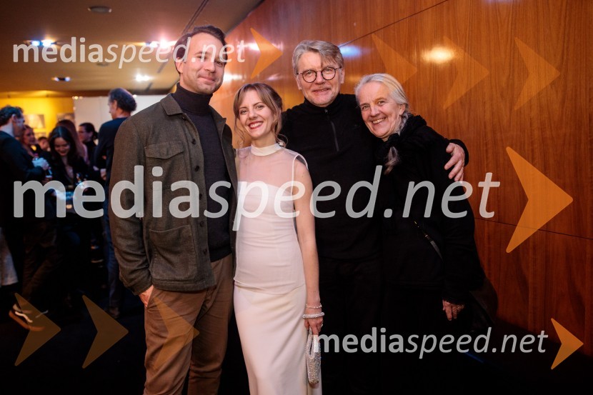  Nik  Škrlec, igralec;  Lena Hribar  Škrlec, igralka;  Zvone Hribar, igralec;  Metka HribarLunapark, premiera drame