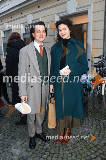  Martin Mlakar, igralec;  Tajda Lipicer, dramaturginja in kritičarkaPalčica, premiera lutkovne predstave