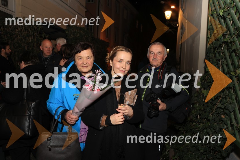  ... ;  Maja Kunšič, igralka;  ... Palčica, premiera lutkovne predstave