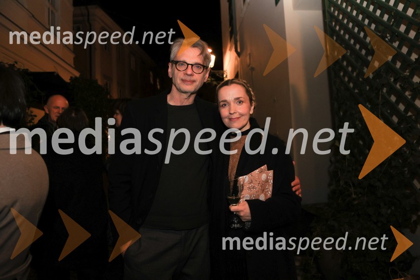  Primož Ekart, igralec, režiser;  Maja Kunšič, igralkaPalčica, premiera lutkovne predstave