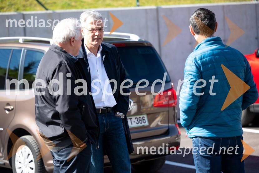  Tomaž Rihtaršič, direktor, Stanovanjsko podjetje Konjice d.o.o; mag. Črtomir Remec, direktor Stanovanjskega sklada RSV Slovenskih Konjicah slovesna otvoritev 11 novih najemnih stanovanj SSRS