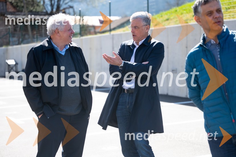  Tomaž Rihtaršič, direktor, Stanovanjsko podjetje Konjice d.o.o; mag. Črtomir Remec, direktor Stanovanjskega sklada RSV Slovenskih Konjicah slovesna otvoritev 11 novih najemnih stanovanj SSRS