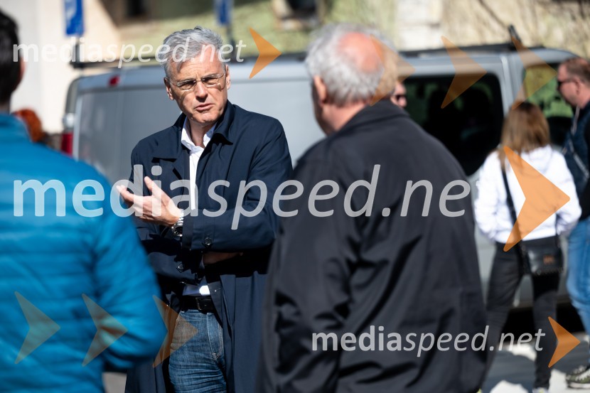 mag. Črtomir Remec, direktor Stanovanjskega sklada RSV Slovenskih Konjicah slovesna otvoritev 11 novih najemnih stanovanj SSRS