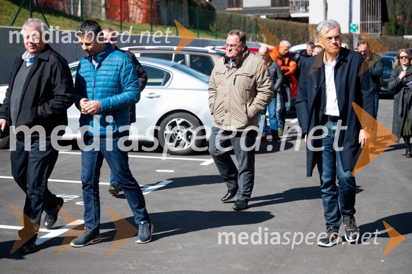  Tomaž Rihtaršič, direktor, Stanovanjsko podjetje Konjice d.o.o;  Aleksander Marguč, direktor, GMI d.o.o.;  Bojan Podkrajšek, poslanec SDS; mag. Črtomir Remec, direktor Stanovanjskega sklada RSV Slovenskih Konjicah slovesna otvoritev 11 novih najemnih stanovanj SSRS