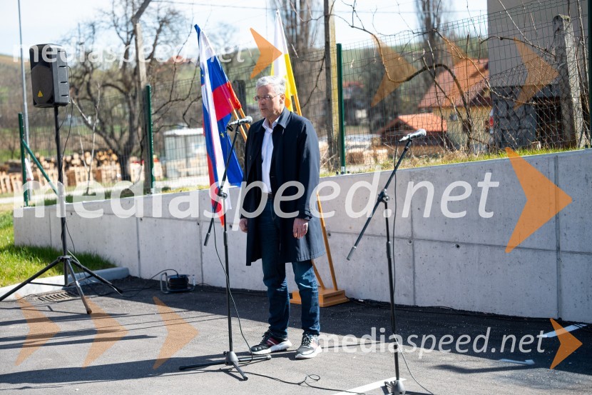 mag. Črtomir Remec, direktor Stanovanjskega sklada RSV Slovenskih Konjicah slovesna otvoritev 11 novih najemnih stanovanj SSRS