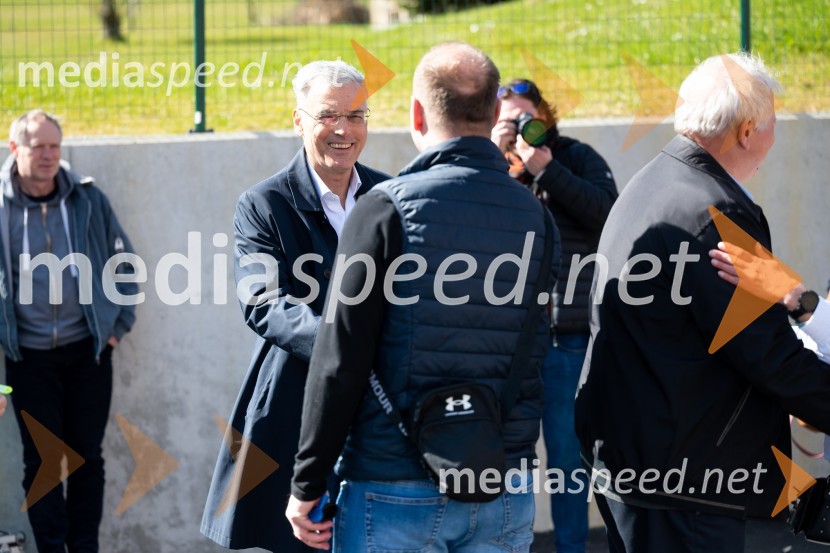 mag. Črtomir Remec, direktor Stanovanjskega sklada RS;  ... V Slovenskih Konjicah slovesna otvoritev 11 novih najemnih stanovanj SSRS