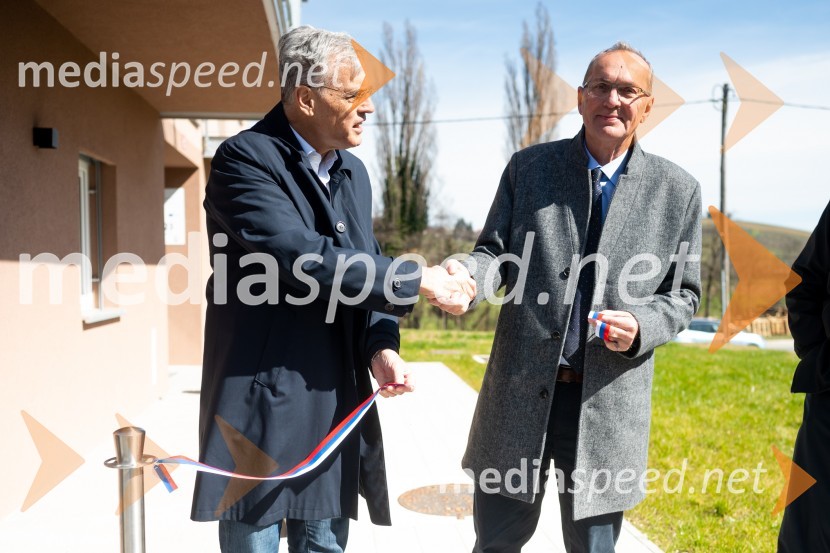 mag. Črtomir Remec, direktor Stanovanjskega sklada RS;  Darko Ratajc, župan, občina Slovenske KonjiceV Slovenskih Konjicah slovesna otvoritev 11 novih najemnih stanovanj SSRS