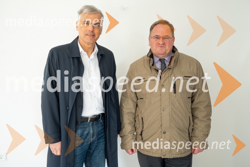 mag. Črtomir Remec, direktor Stanovanjskega sklada RS;  Bojan Podkrajšek, poslanec SDSV Slovenskih Konjicah slovesna otvoritev 11 novih najemnih stanovanj SSRS