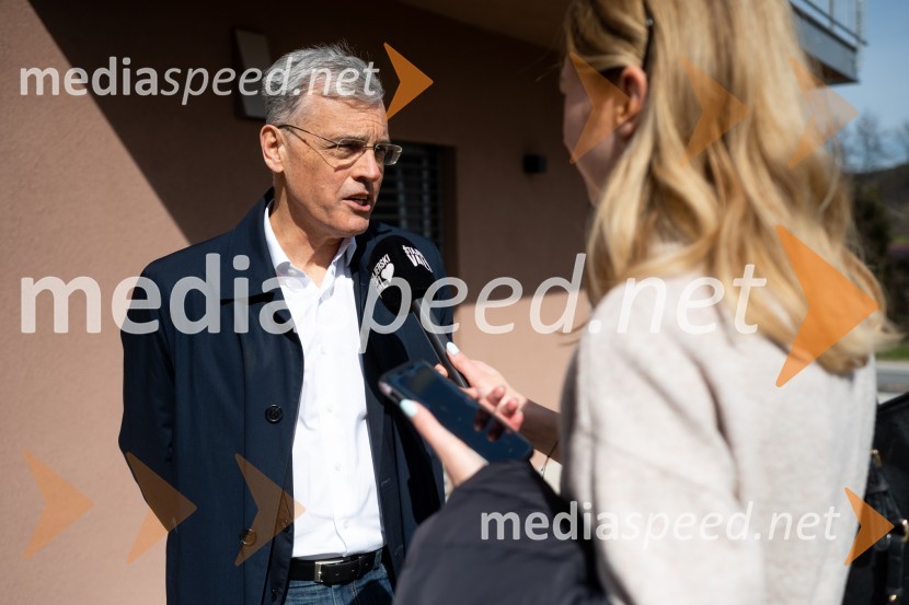 mag. Črtomir Remec, direktor Stanovanjskega sklada RSV Slovenskih Konjicah slovesna otvoritev 11 novih najemnih stanovanj SSRS