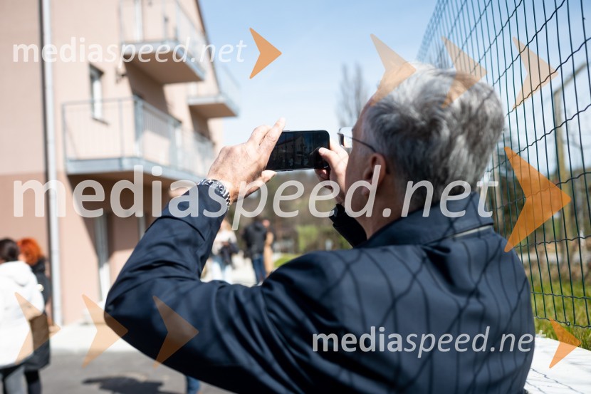 mag. Črtomir Remec, direktor Stanovanjskega sklada RSV Slovenskih Konjicah slovesna otvoritev 11 novih najemnih stanovanj SSRS