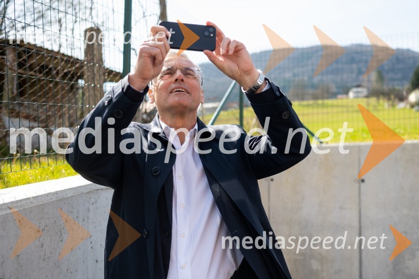 mag. Črtomir Remec, direktor Stanovanjskega sklada RSV Slovenskih Konjicah slovesna otvoritev 11 novih najemnih stanovanj SSRS