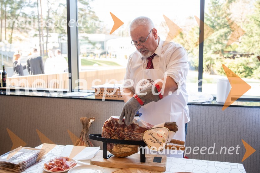 Ante Madir, direktor oddelka blagovne znamke HRVATSKI PRŠUTPredstavitev Makarske riviere in Zabiokovlja, novinarska konferenca