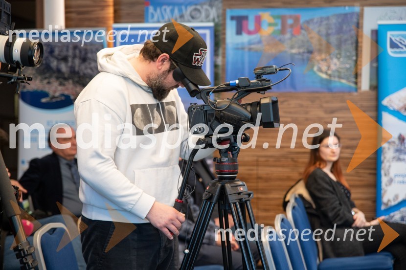  Jaka Arbutina, fotografPredstavitev Makarske riviere in Zabiokovlja, novinarska konferenca