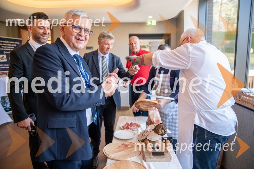  Jože Režonja, direktor odnosov z javnostmi, Relax TurizemPredstavitev Makarske riviere in Zabiokovlja, novinarska konferenca