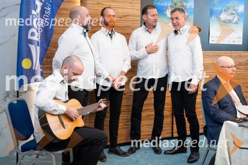 Dalmatinska klapa BeruliaPredstavitev Makarske riviere in Zabiokovlja, novinarska konferenca