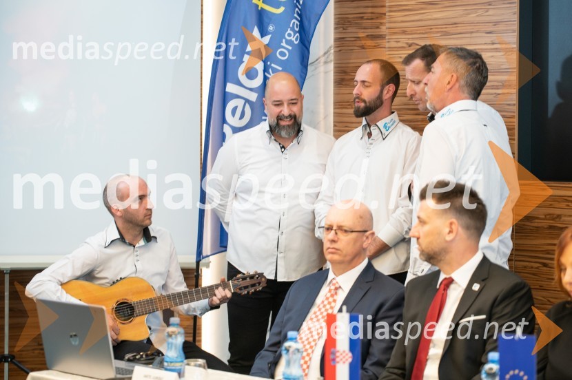Dalmatinska klapa BeruliaPredstavitev Makarske riviere in Zabiokovlja, novinarska konferenca