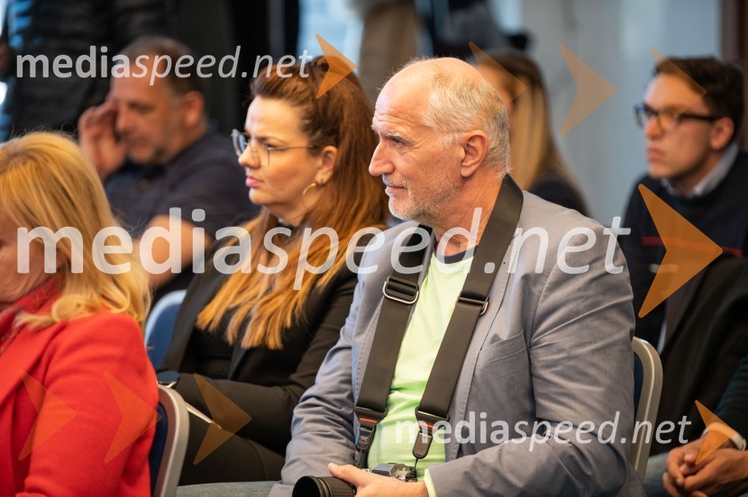  Romana Drumlič, radio Slovenske Gorice;  Janez Kurbus, radio Slovenske GoricePredstavitev Makarske riviere in Zabiokovlja, novinarska konferenca