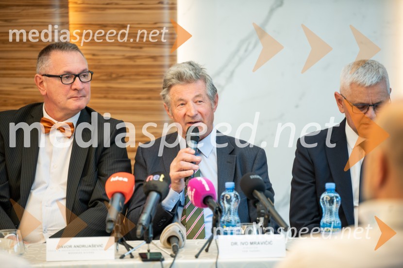  Davor Andrijašević, vodja in organizator turističnih dogodkov na Makarski rivieri; dr. Ivo Mravičić, direktor TZO Tučepi;  Jože Režonja, direktor odnosov z javnostmi, Relax TurizemPredstavitev Makarske riviere in Zabiokovlja, novinarska konferenca